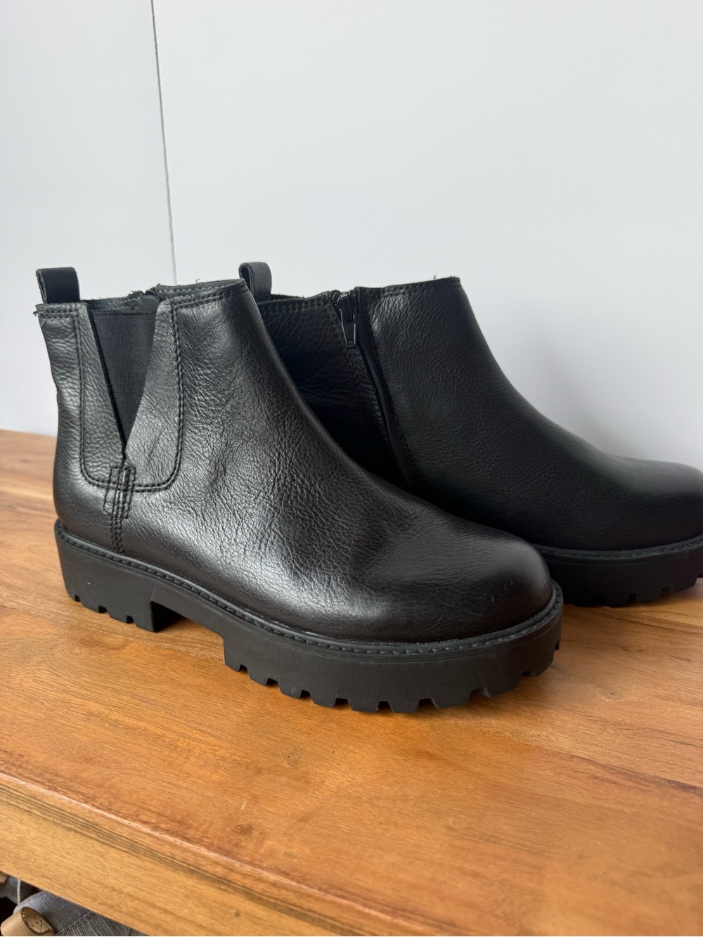Zodiac NWT S 8 Black Leather Lug Sole Chelsea Boot